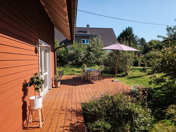 Neue Steinterrasse mit Überdach