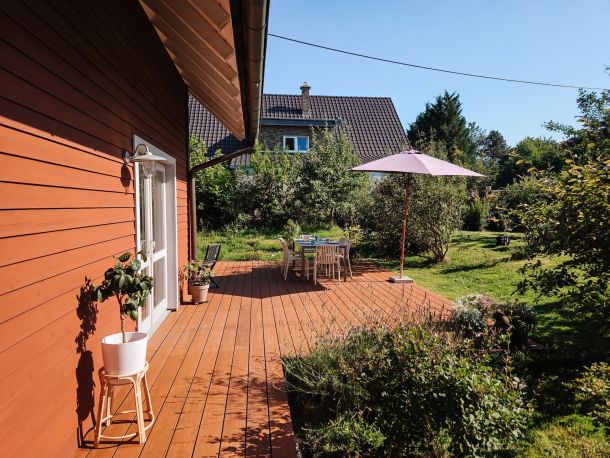 Neue Steinterrasse mit Überdach